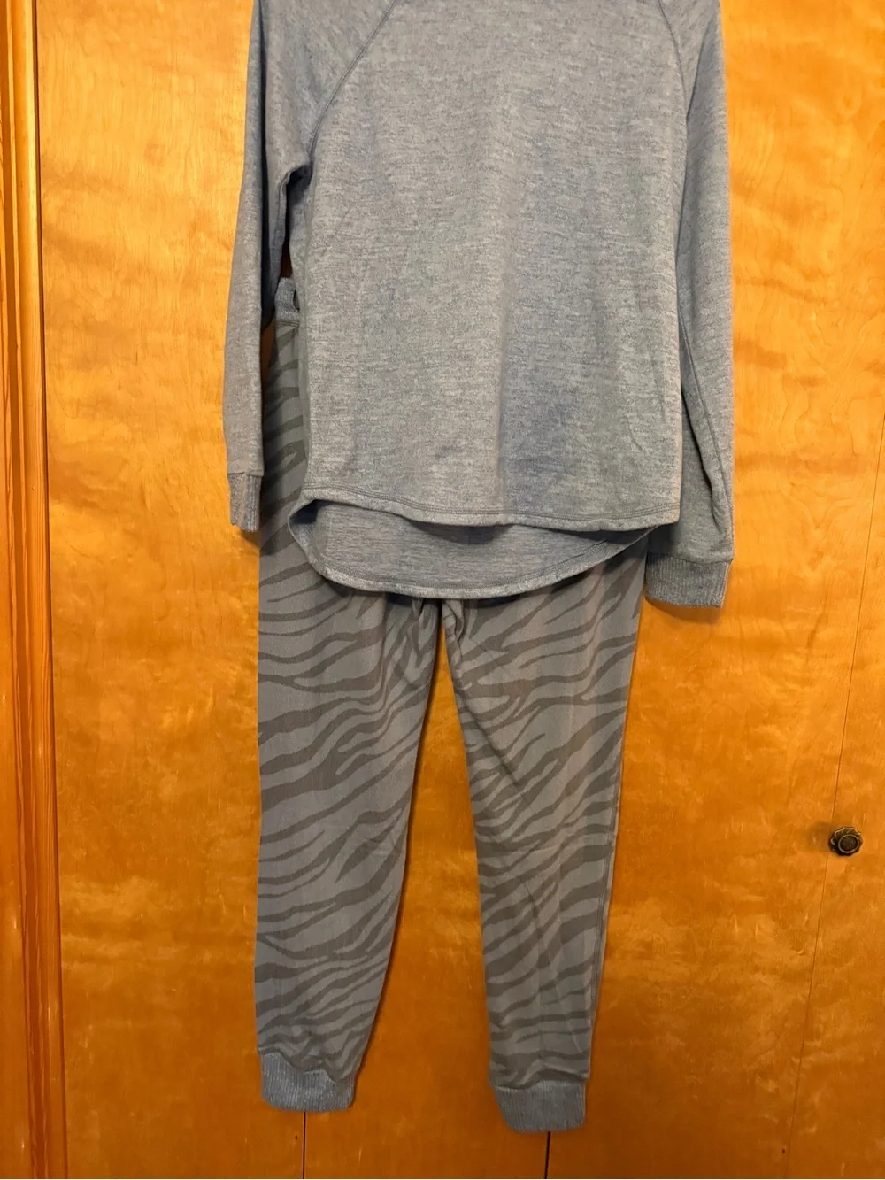 Live Love Lounge Blue Zebra Lounge/Pajama Set size small